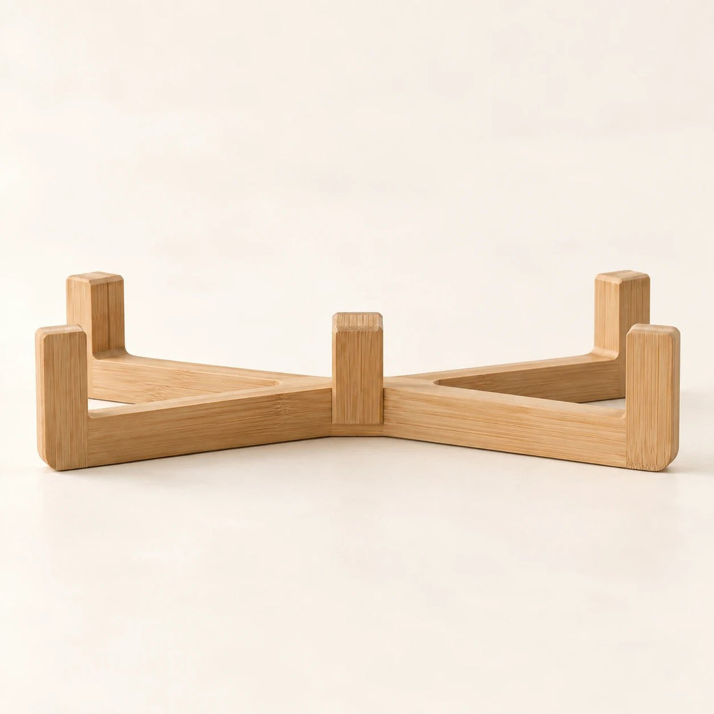 Support en bambou en forme de croix pour gamelles de chat